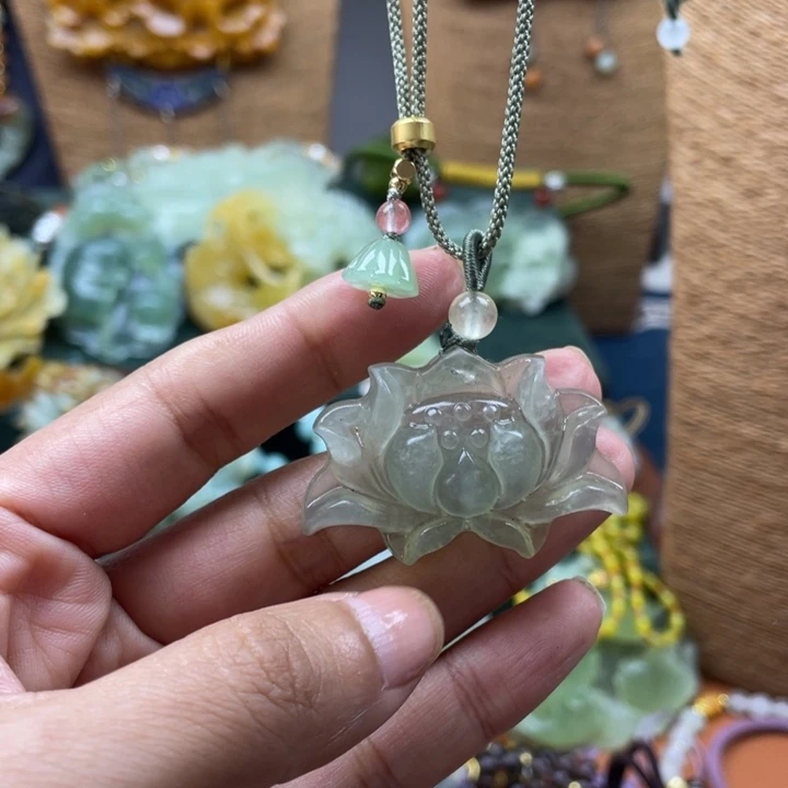 蛇纹石玉未镶嵌吊坠