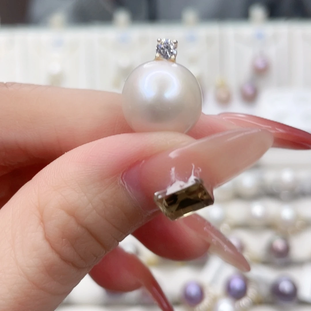 淡水珍珠吊坠(赠链)银S925镶嵌博*手