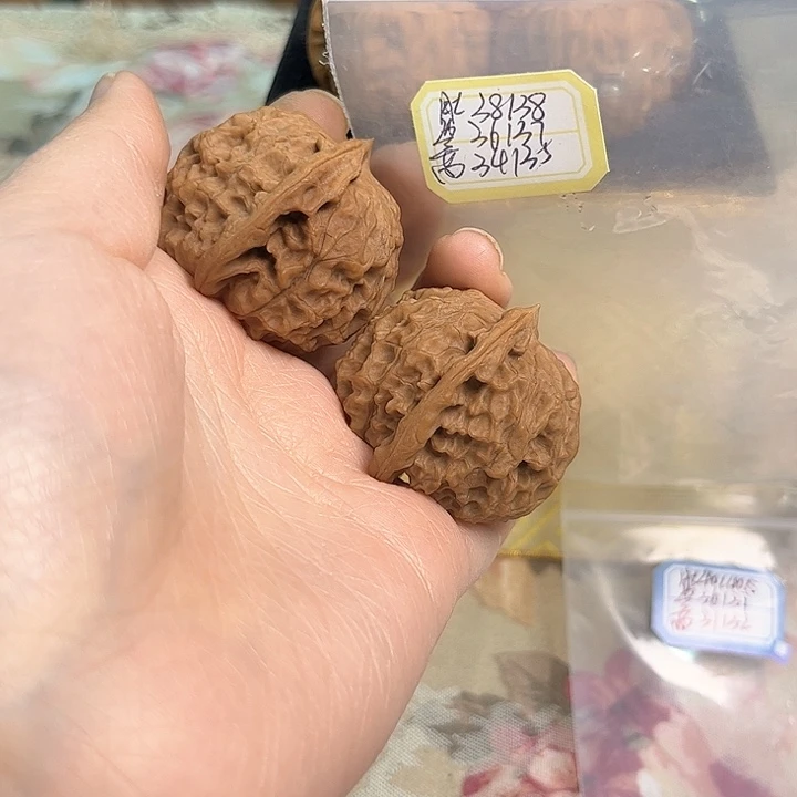 文玩核桃把件非嫁接元宝