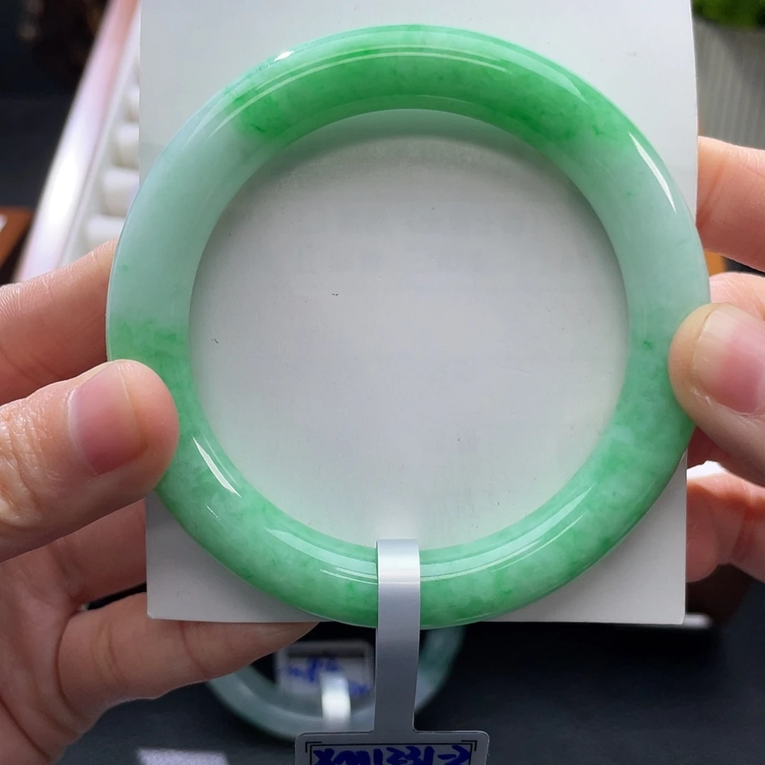 翡翠未镶嵌手镯54.5白底青