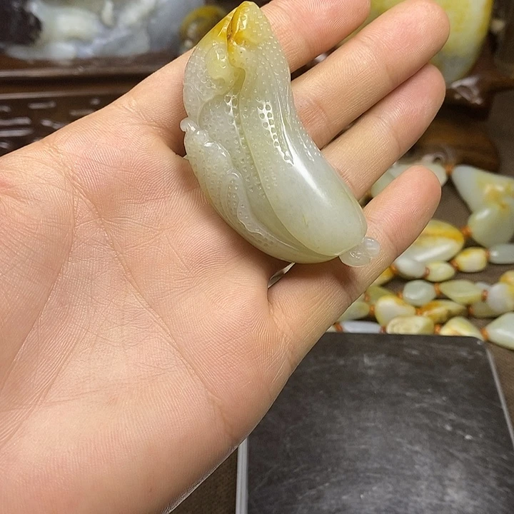 和田玉未镶嵌把件