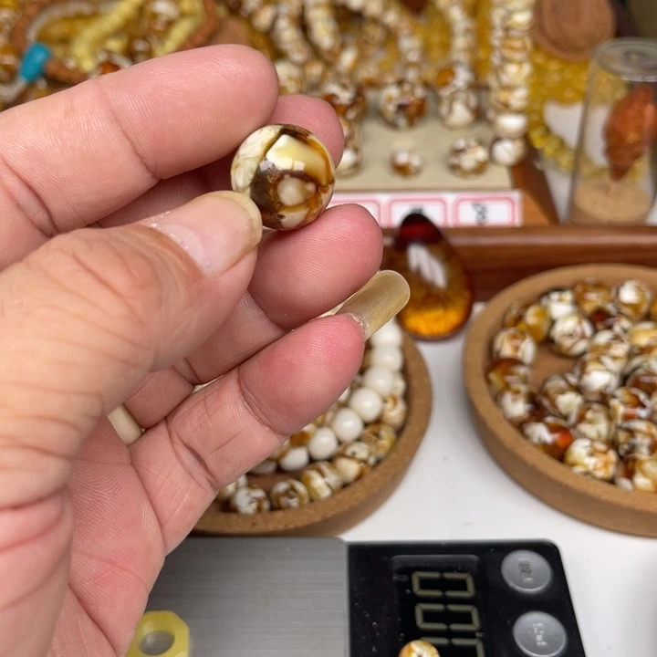 琥珀裸石未镶嵌24号