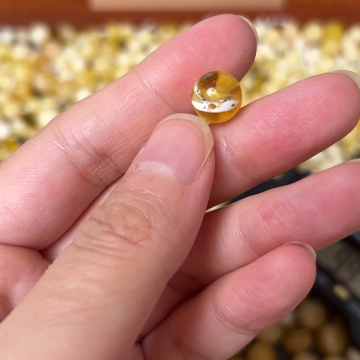 蜜蜡未镶嵌裸石9.7mm一个