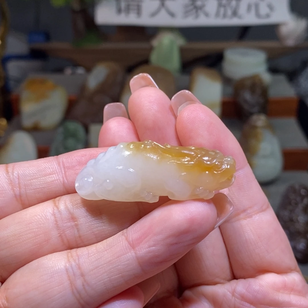 颈饰未镶嵌和田玉（糖玉）貔貅吊坠