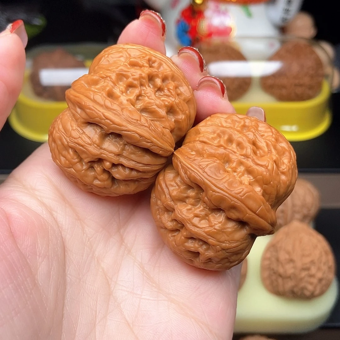 文玩核桃吊坠小****?43元宝