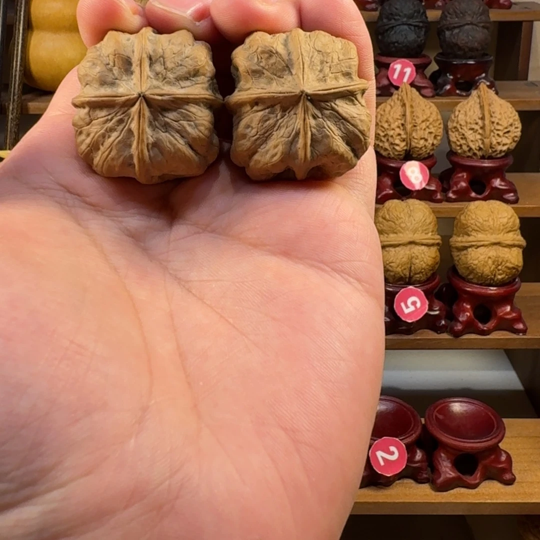 铁核桃把件肌肉尊金蟾炸四
