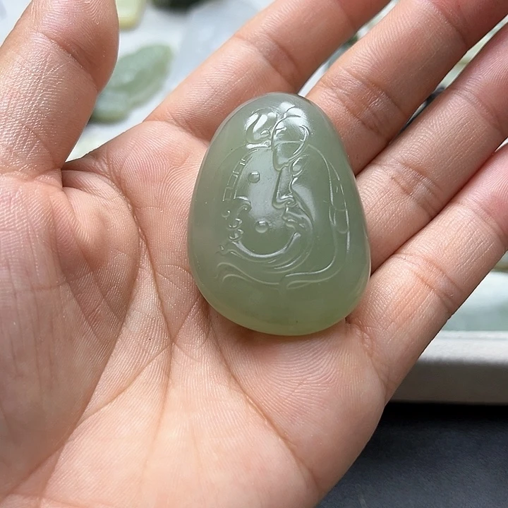 【闪购商品】颈饰未镶嵌和田玉老*