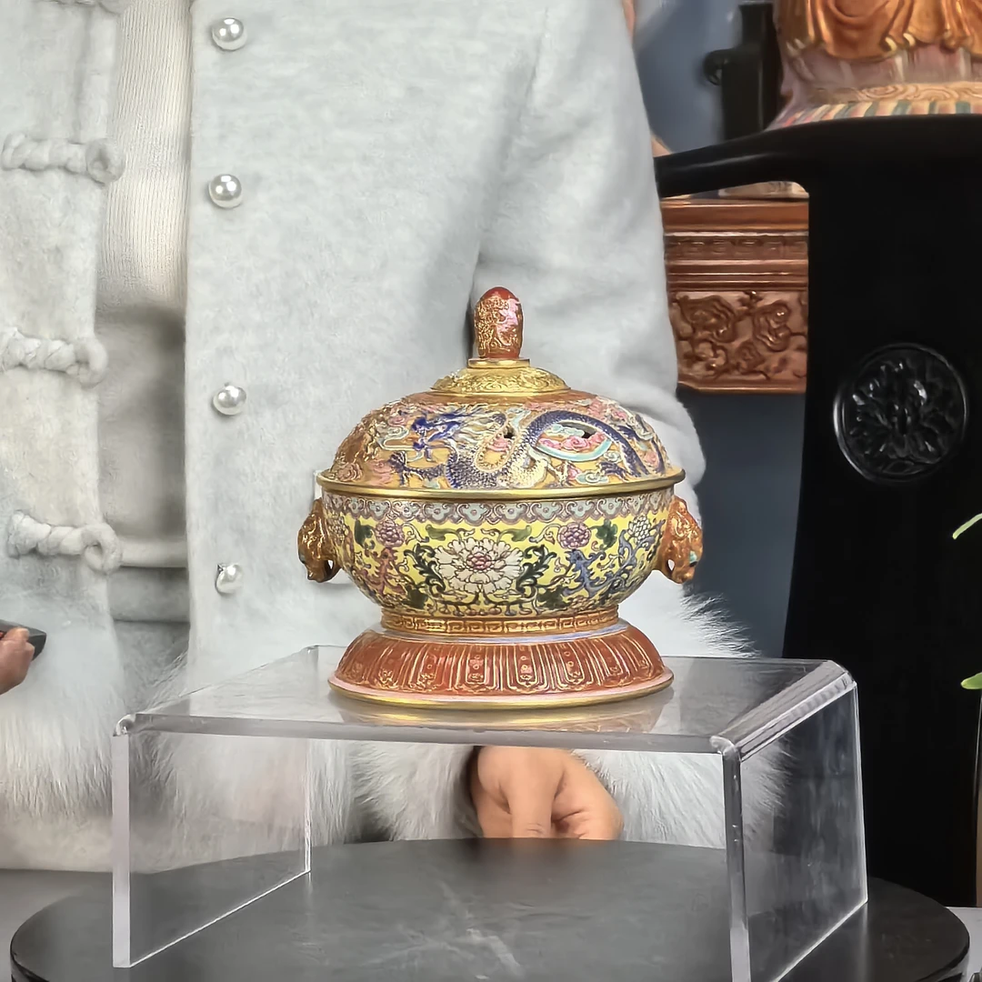 清 中期黄釉珐琅彩双耳盖罐