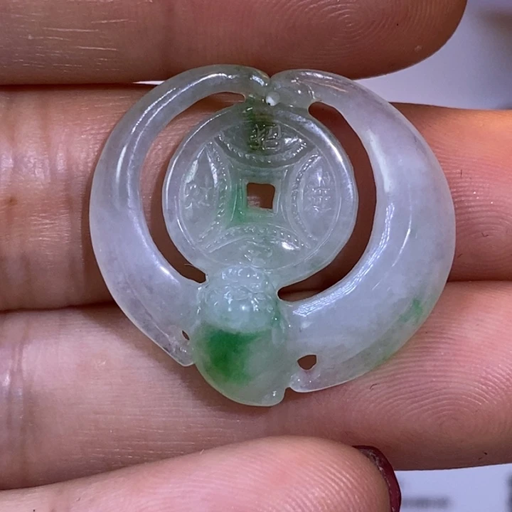 翡翠未镶嵌颈饰可以编绳子