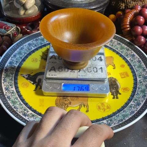 瓷片3**8寻呼台的一个小女孩在一