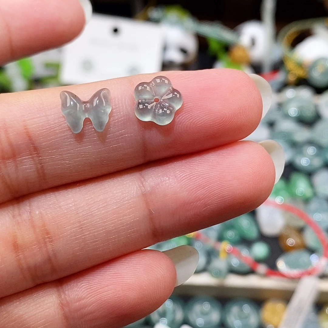 翡翠未镶嵌颈饰蝴蝶花花