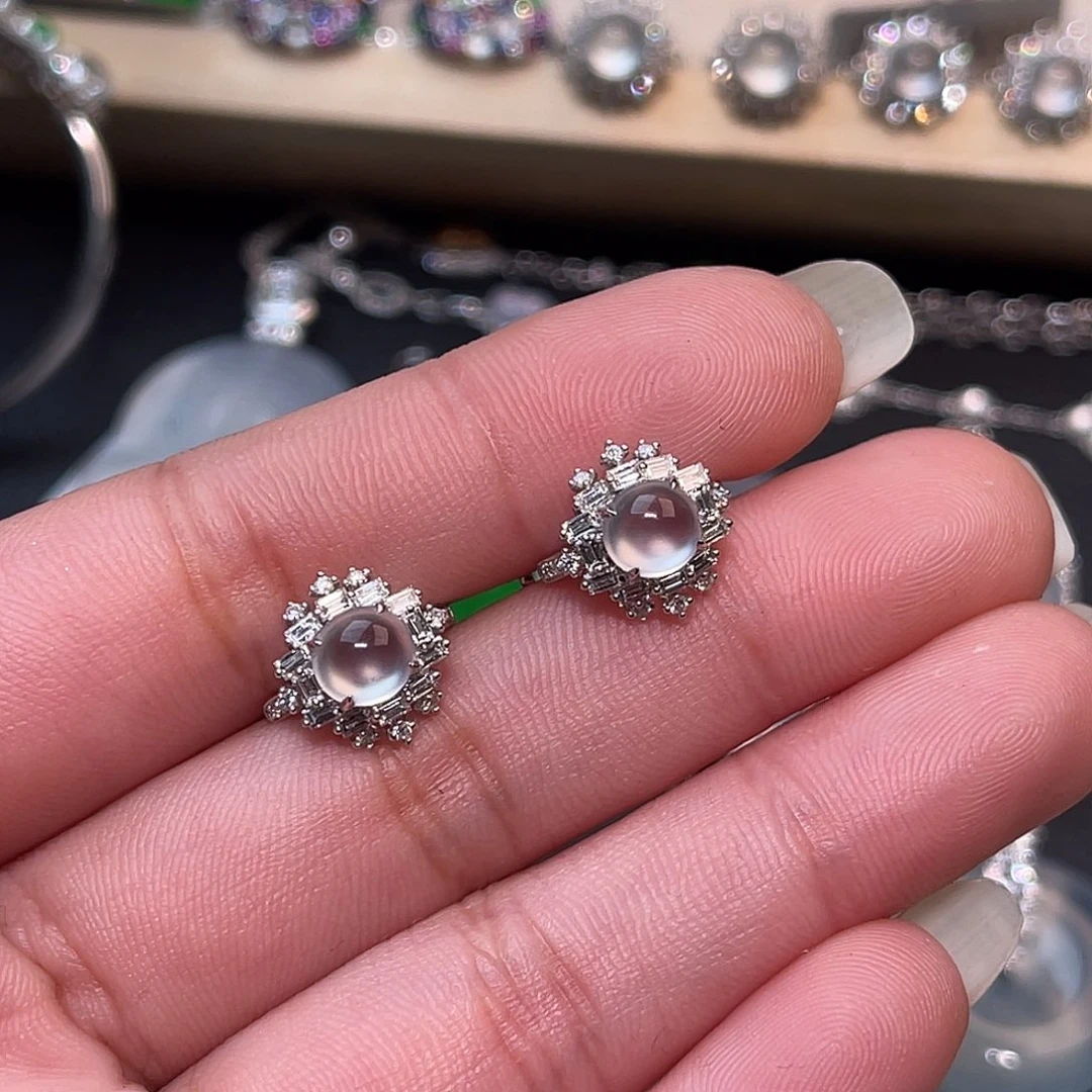 翡翠18K金镶嵌耳饰蛋面