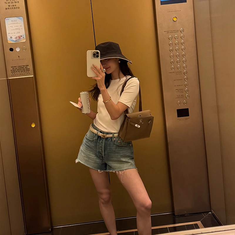 靠谱的私服【青城山下】时尚百搭显瘦毛须边牛仔短裤KP24169
