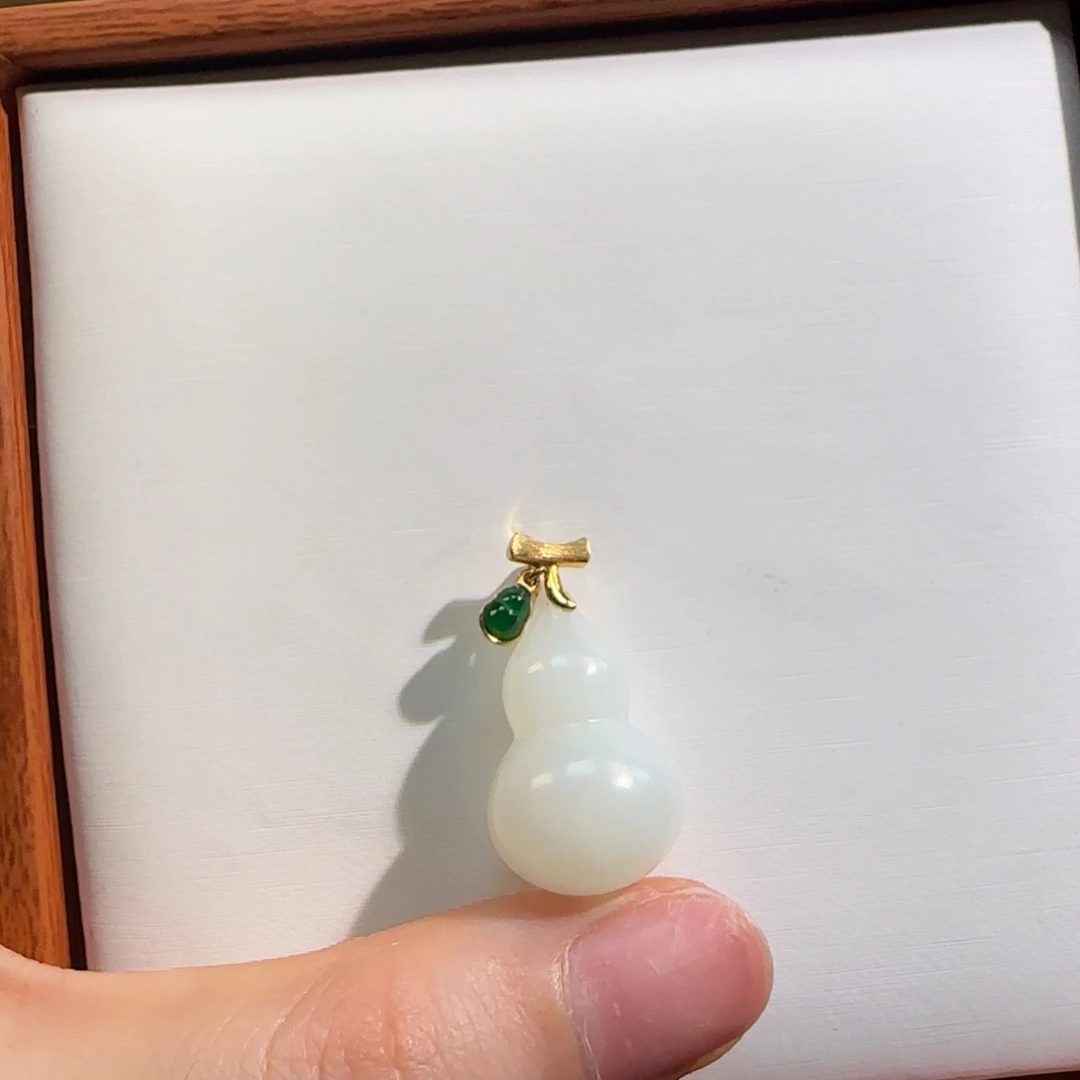 和田玉18K金镶嵌颈饰