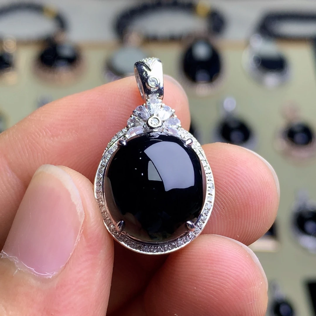 翡翠18K金镶嵌颈饰墨翠蛋面