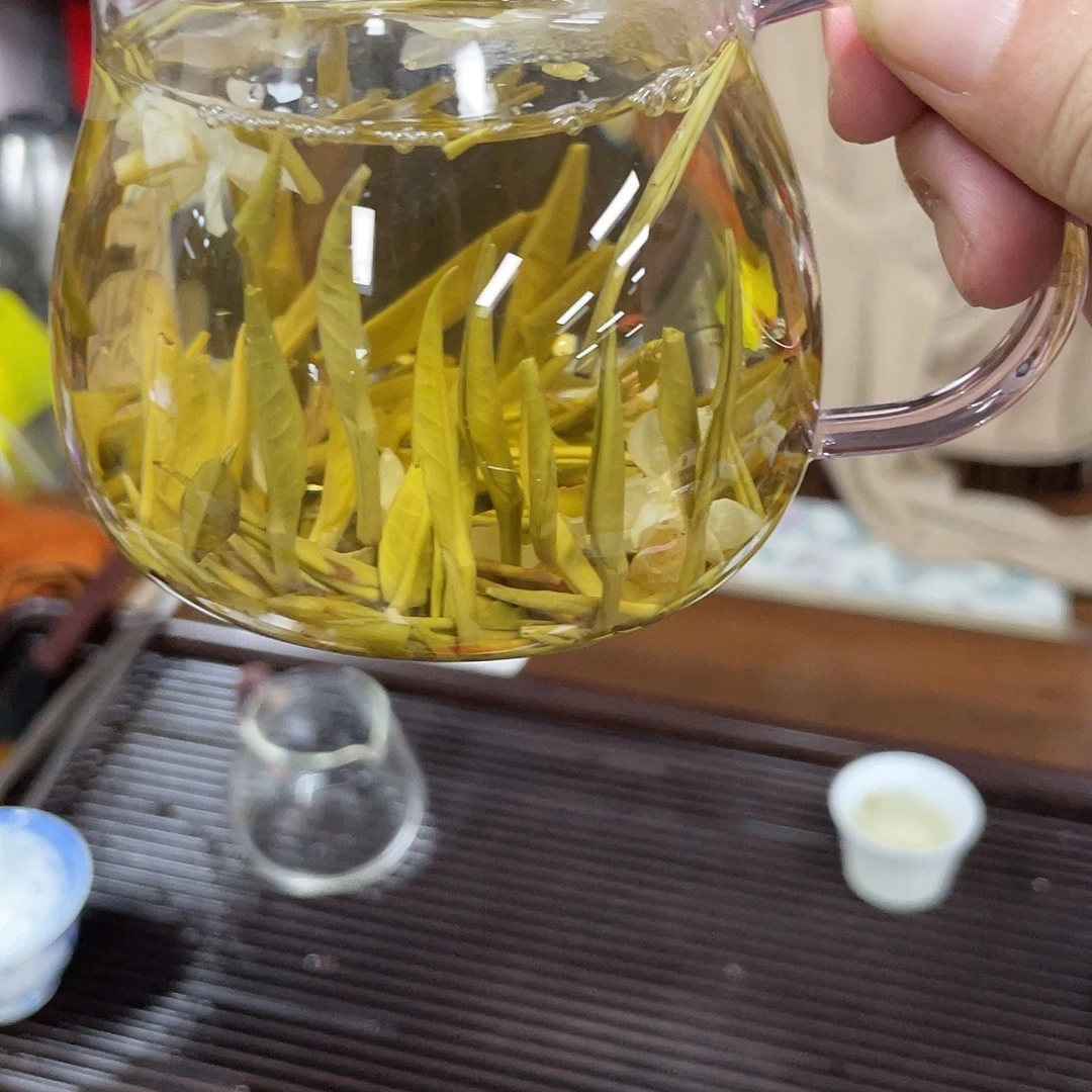 泡***芙杯子里还有很多东西