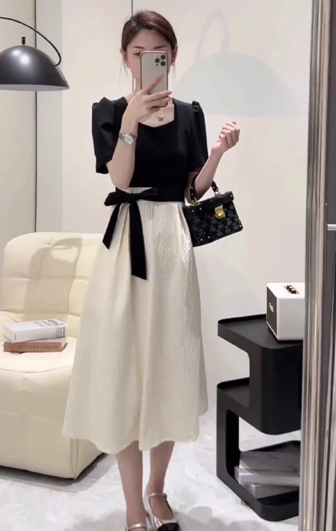 赫本风连衣裙2025夏季韩版新款拼接高级假两件套通勤日常轻奢气质