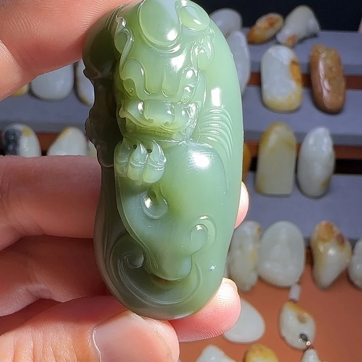 琪****和田玉未镶嵌颈饰