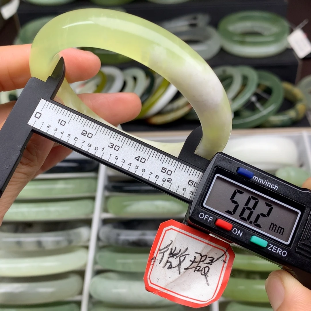 蛇纹石玉未镶嵌手镯683