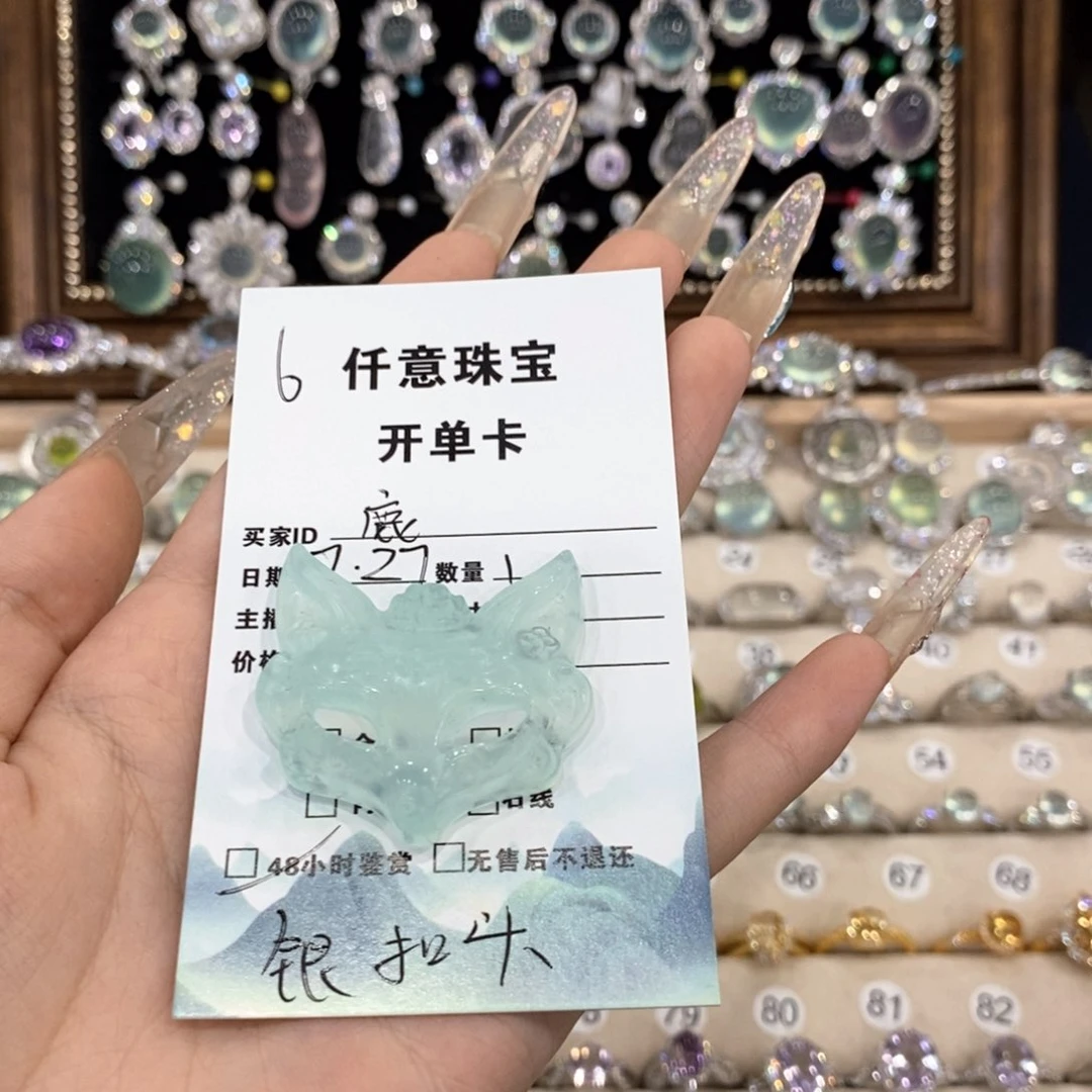 蛇纹石玉未镶嵌颈饰鹿*?