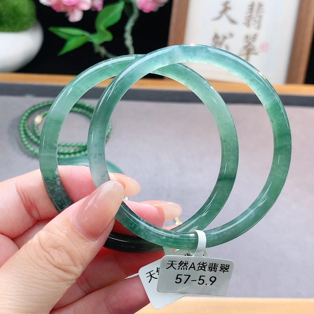 未镶嵌手镯（圆镯）翡翠