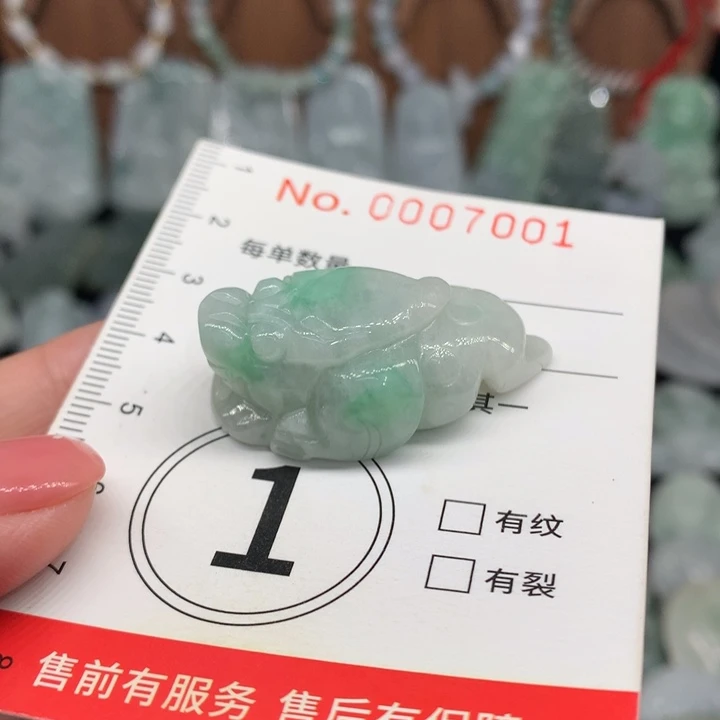 翡翠未镶嵌颈饰11