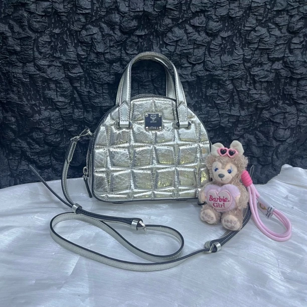 95新 MCM MCM 银色贝壳单肩斜挎包