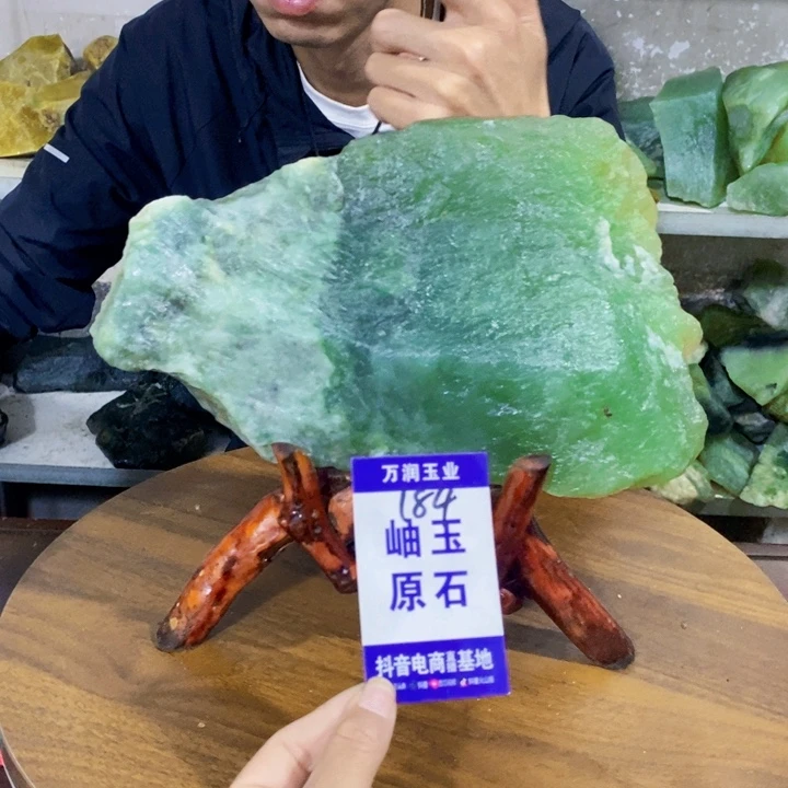 蛇纹石玉未镶嵌原石子*