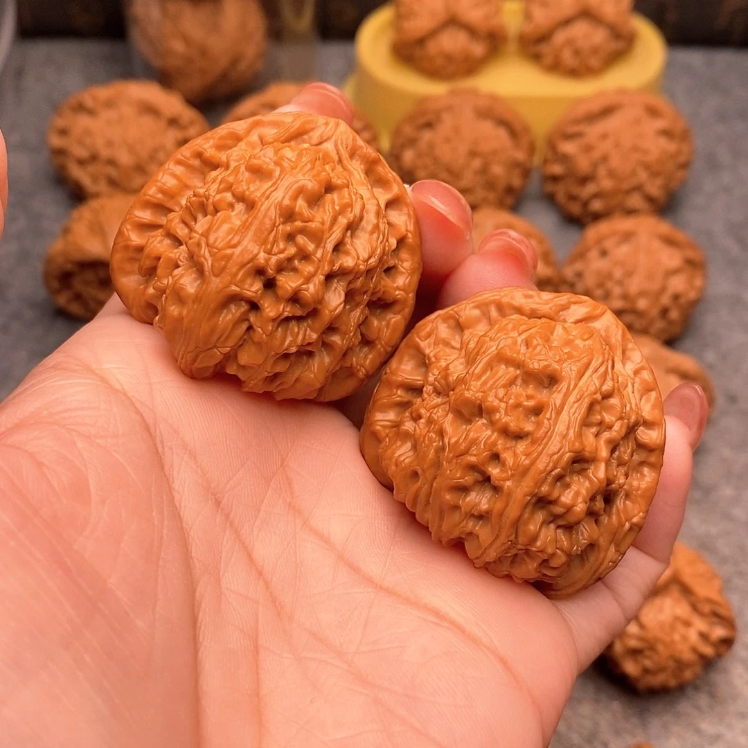 文玩核桃把件已*置精品三角白41全品