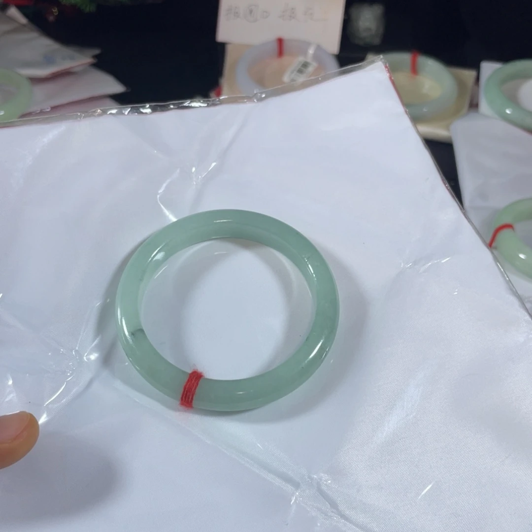 未镶嵌手镯翡翠乔*