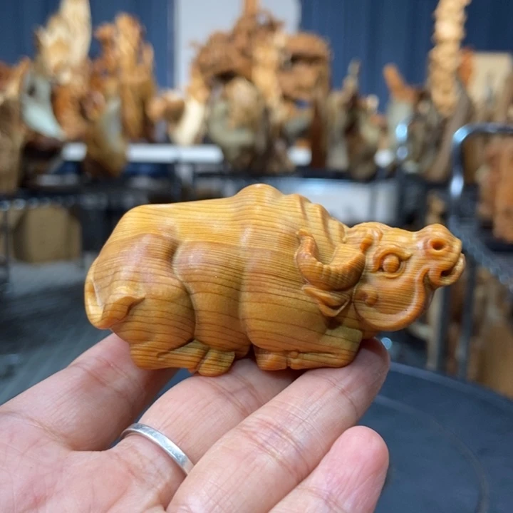 柏木（崖柏）手把件牛