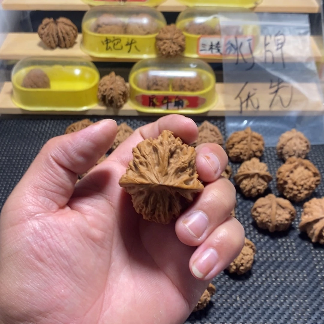 曼***特文玩核桃吊坠核桃异形