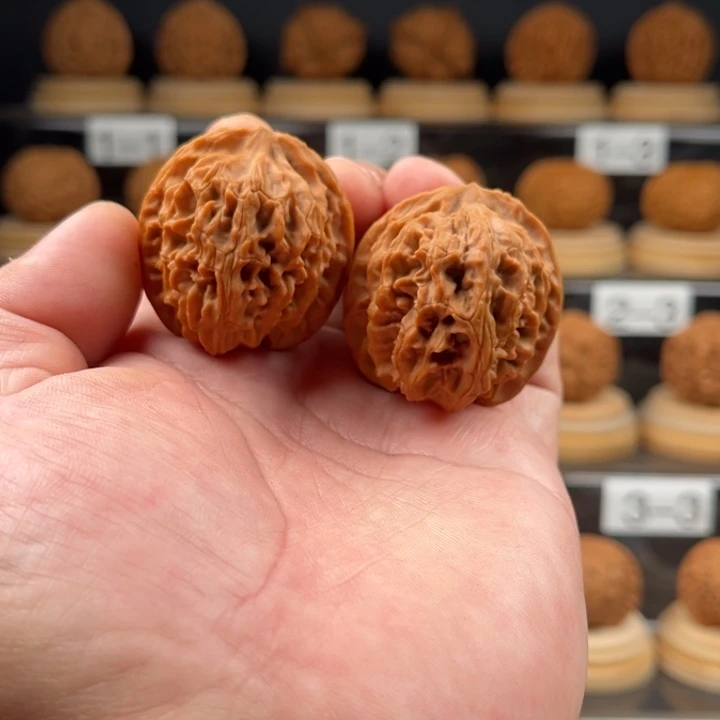 文玩核桃吊坠苹果园