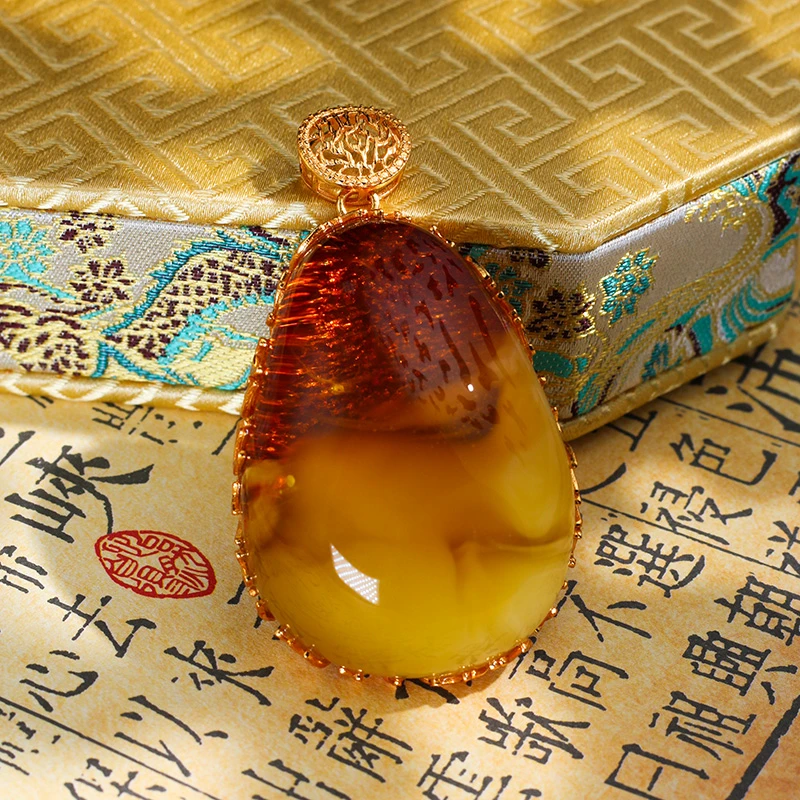 【孤品·聚宝盆】S925银镶嵌天然蜜蜡吊坠（带原皮）