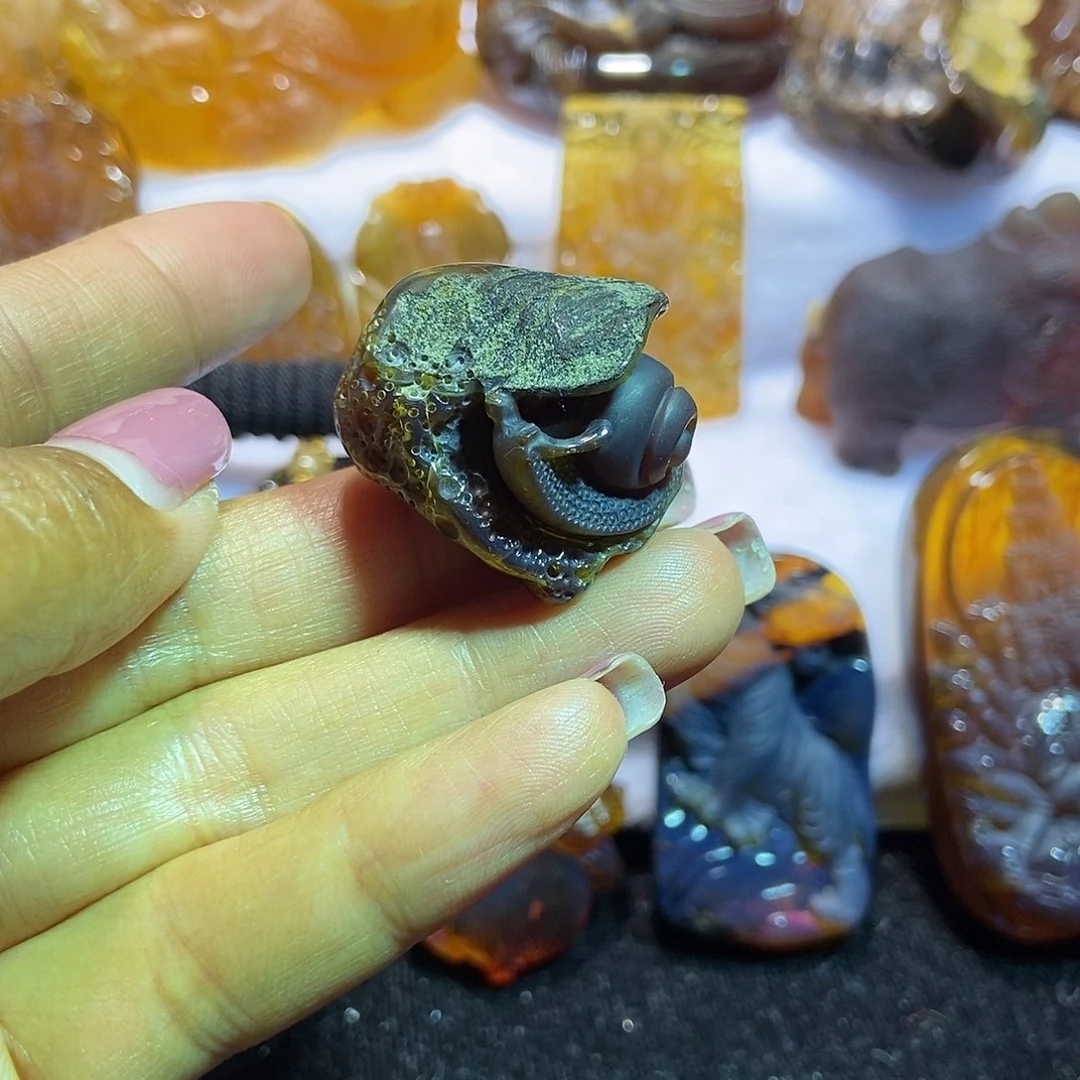 琥珀颈饰未镶嵌蜗牛