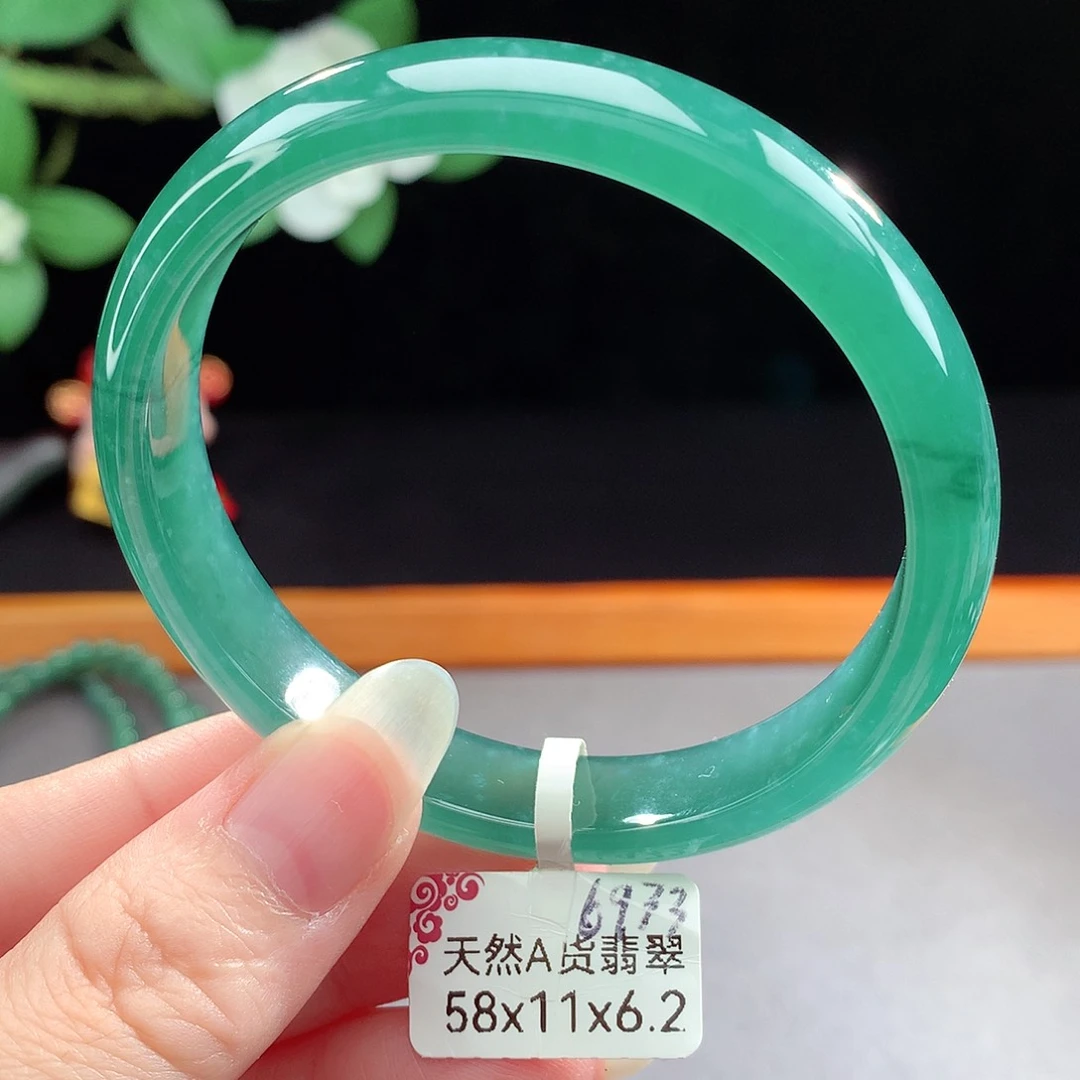 未镶嵌手镯（圆镯）翡翠