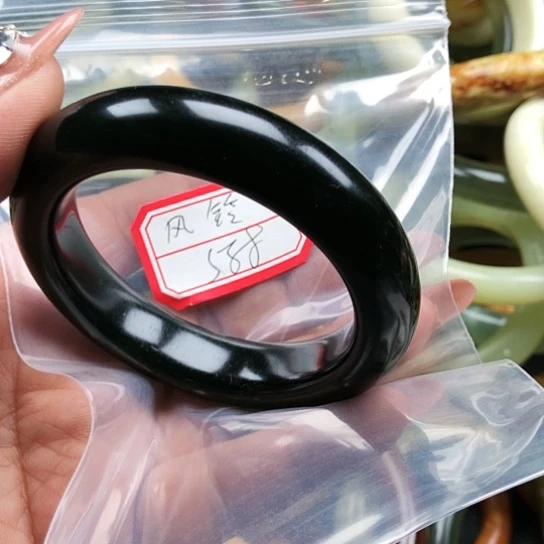 蛇纹石玉手镯未镶嵌风*?