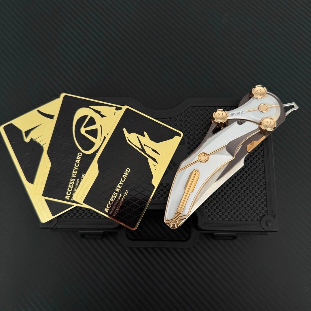 三角洲行动周边怜悯折叠款模型玩具金属摆件礼物