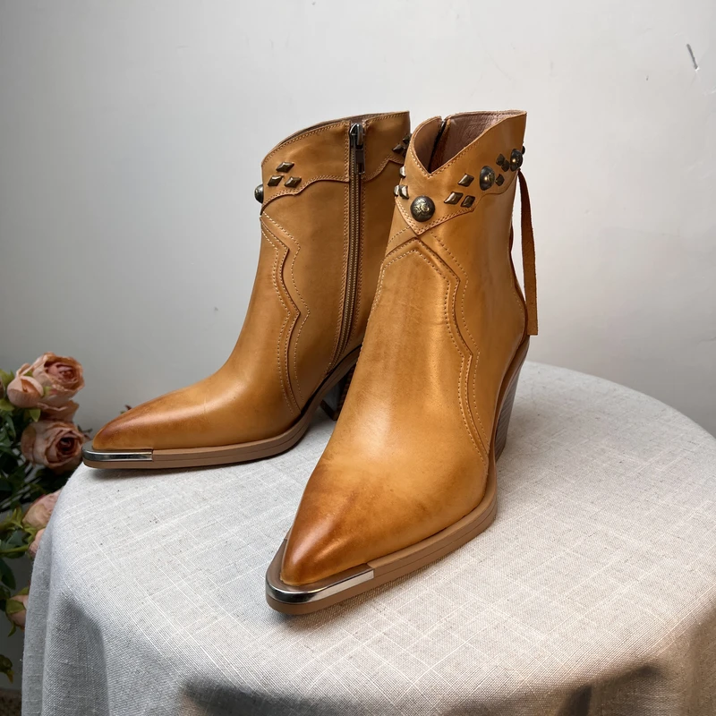 高跟时尚棕色尖头复古流苏铆钉粗跟气质尖头鞋秋冬靴子短靴穿搭