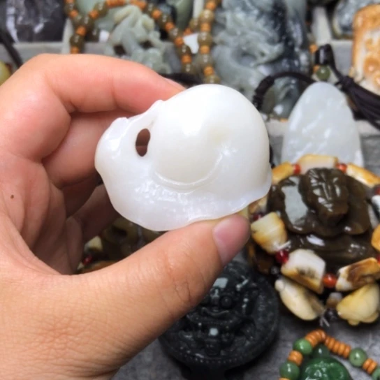 和田玉未镶嵌把件