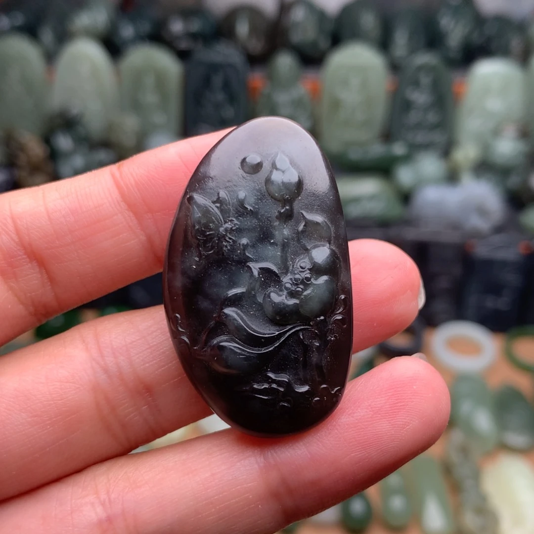 和田玉未镶嵌颈饰挂件38