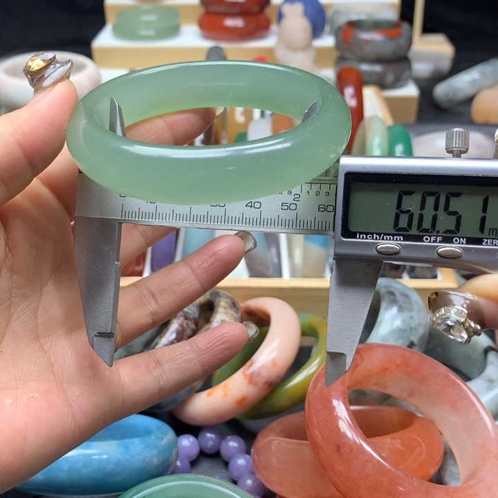 未镶嵌手镯石英质玉