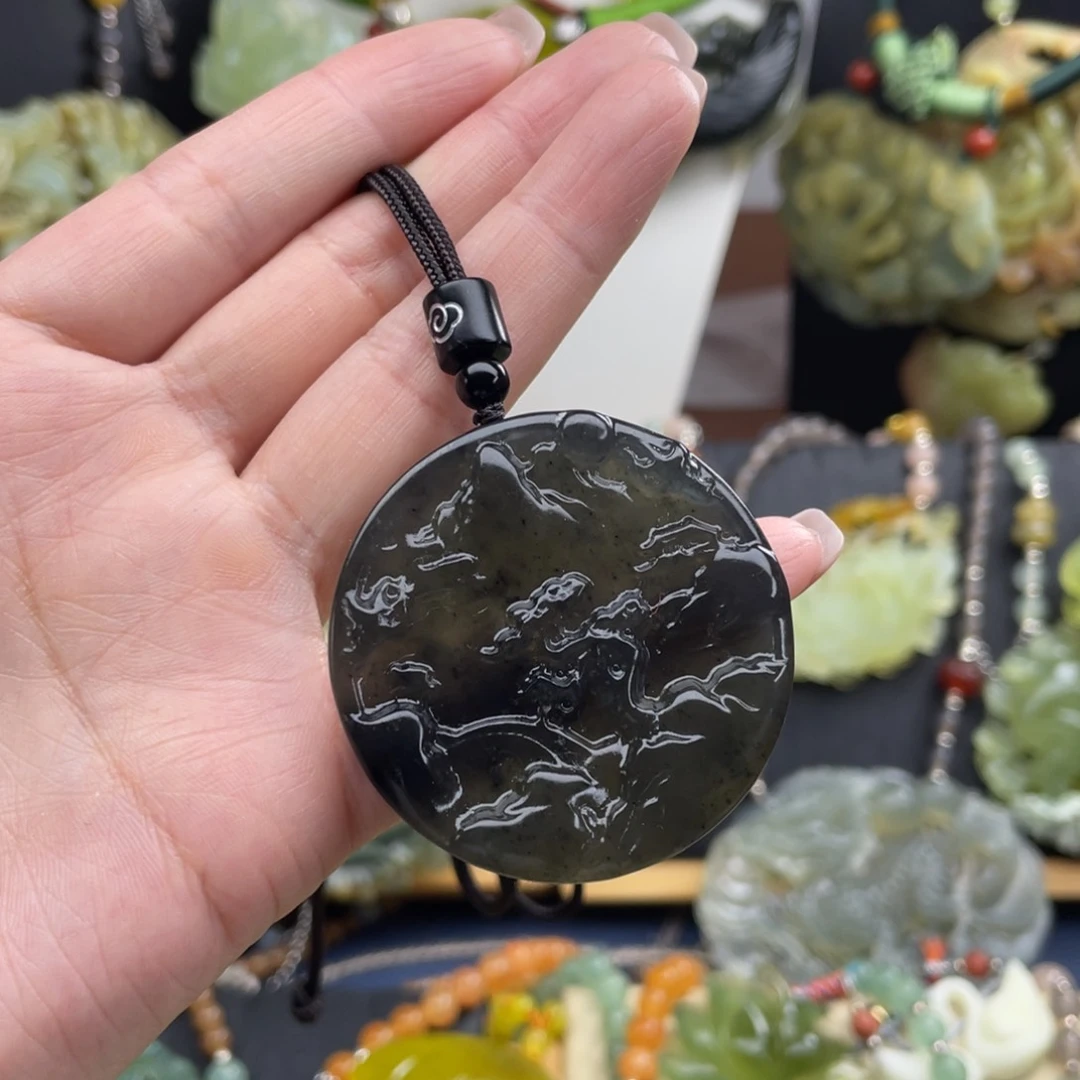 蛇纹石玉未镶嵌颈饰