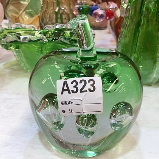 琉璃花瓶高18厘米宽14厘米