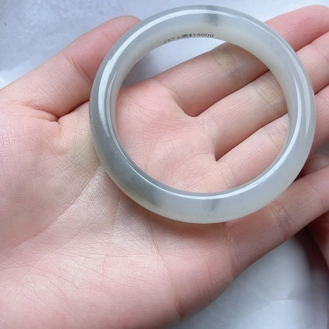 和田玉手镯57加圈口。k k未镶嵌