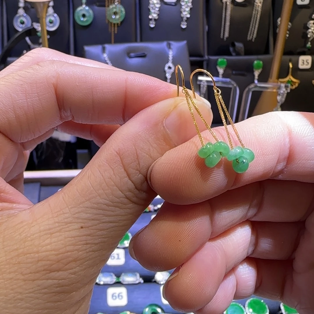 颈饰18K金镶嵌翡翠耳环