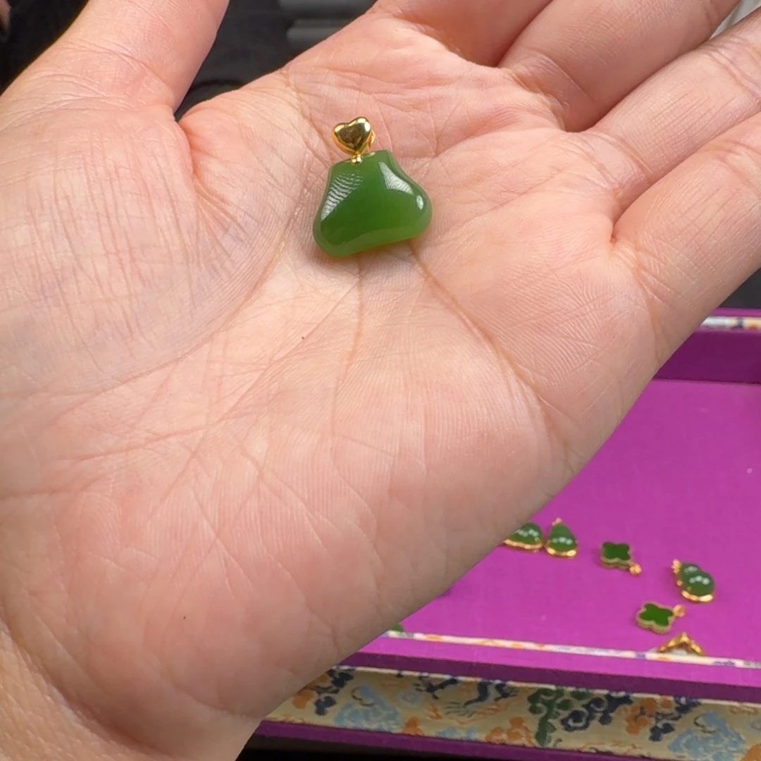 和田玉18K金镶嵌颈饰