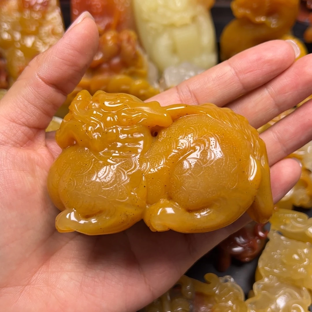 石英质玉（黄龙玉）未镶嵌颈饰