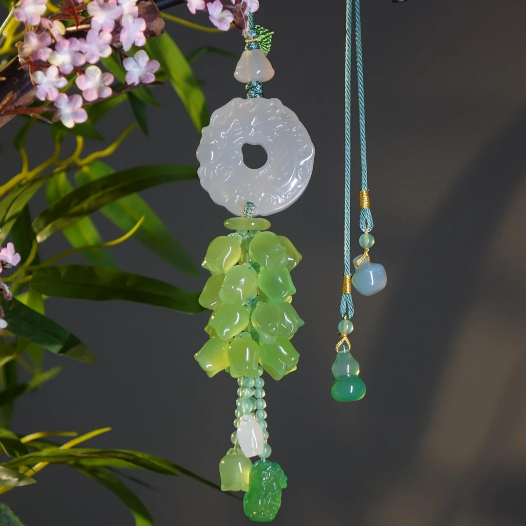 鱼化龙翠色风铃-气质优雅天然玉石车挂