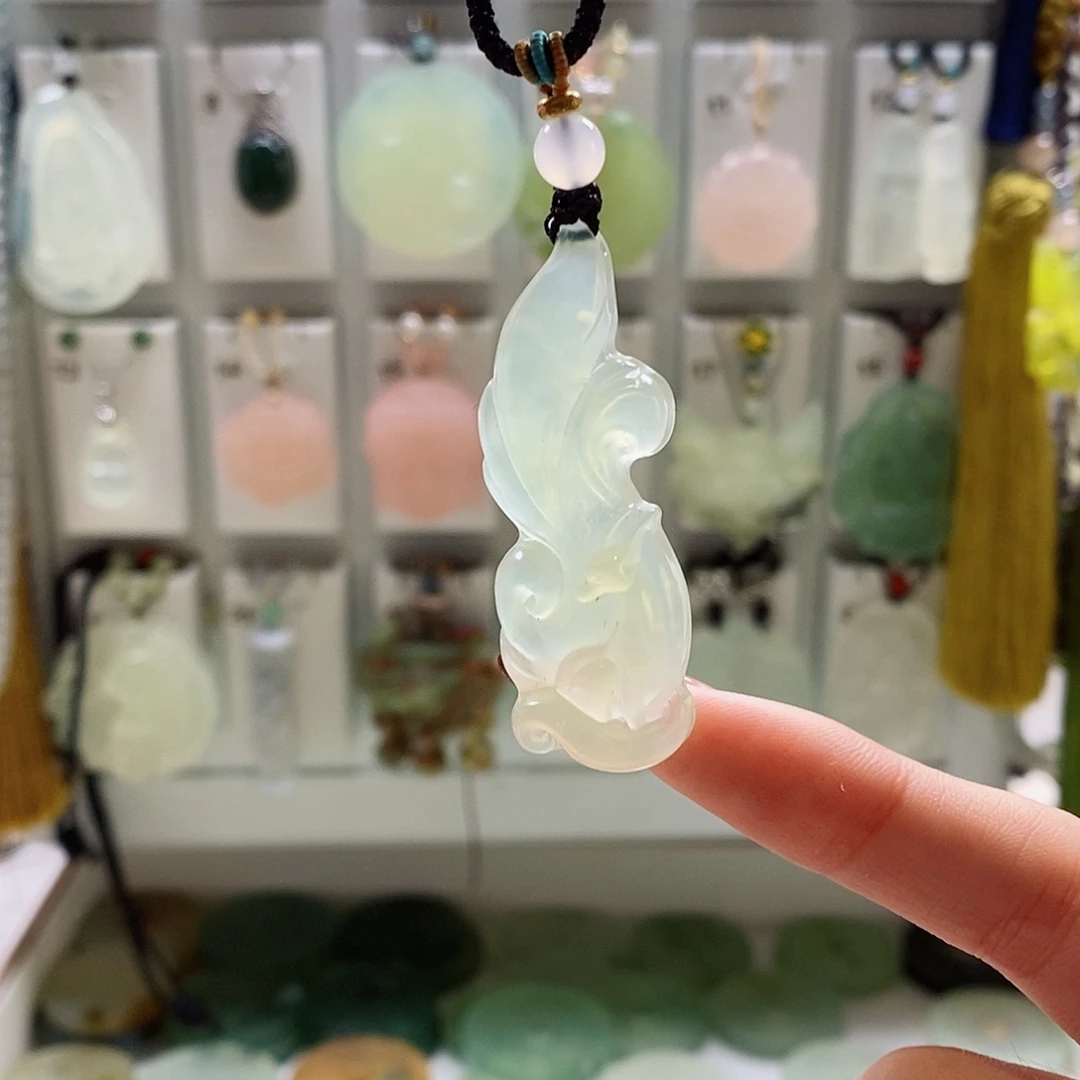 蛇纹石玉未镶嵌颈饰